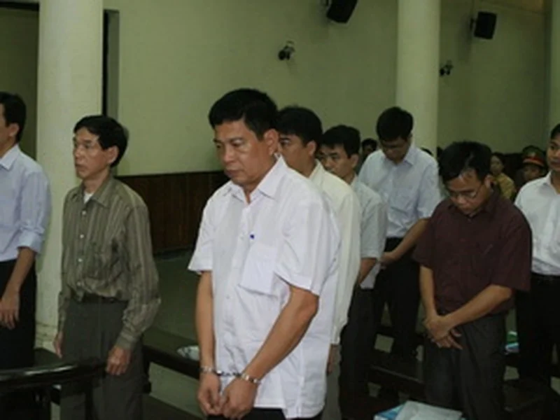 Bùi Tiến Dũng (PMU18) tại tòa