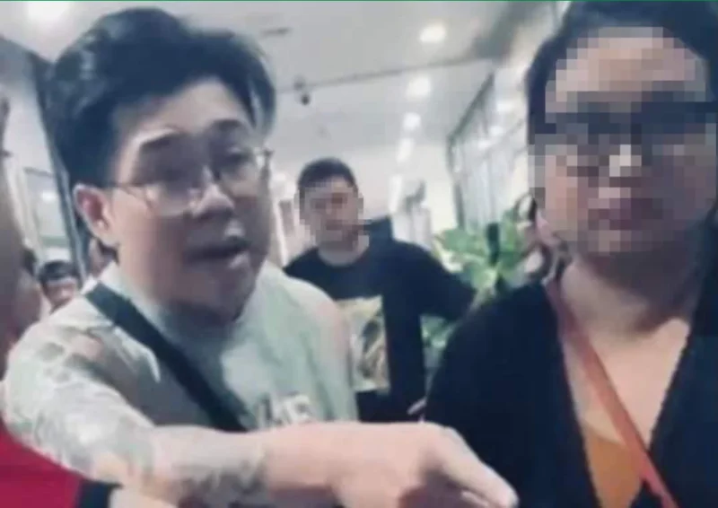 Mâu thuẫn khởi phát từ chuyện con trẻ và cách xử lý kém văn minh của người lớn