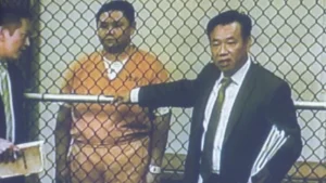 Hình ảnh Minh Béo đứng sau song sắt