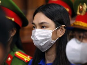 Nguyễn Thúc Thùy Tiên