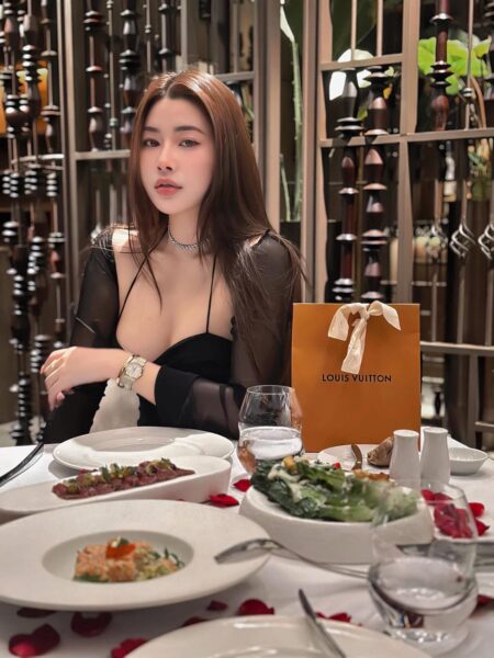 Phạm Thị Huyền Trang, người lên kịch bản lừa đảo 13000 đồng bào Việt Nam Phạm Thị Huyền Trang, người lên kịch bản lừa đảo 13000 đồng bào Việt Nam