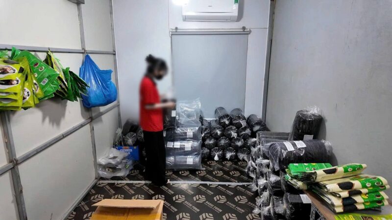 rong biển giả Dana Food do Nguyễn Tấn Hiền và Đỗ Thị Thùy Trang sản xuất