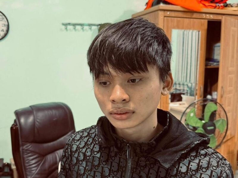 Chân dung Nguyễn Văn Sỹ, thanh niên 15 tuổi giết người và còn vẫy tay chào khi đi dựng lại hiện trường Chân dung Nguyễn Văn Sỹ, thanh niên 15 tuổi giết người và còn vẫy tay chào khi đi dựng lại hiện trường