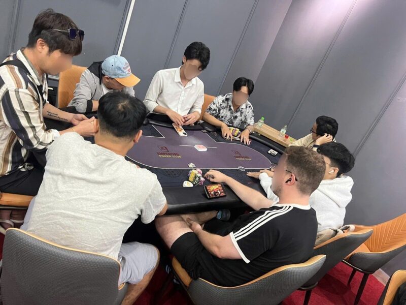 Hiện trường vụ việc tổ chức đánh Poker trái phép trong khách sạn