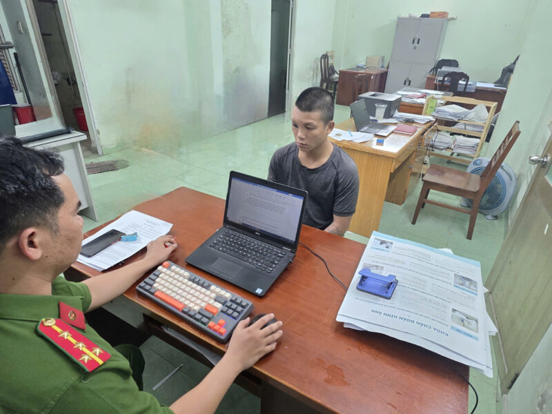 Nguyễn Khắc Phi tại cơ quan công an Nguyễn Khắc Phi tại cơ quan công an