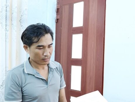 Bắt Võ Thanh Hậu, bị can hiếp dâm con gái 13 tuổi của người tình dẫn đến sinh con Bắt Võ Thanh Hậu, bị can hiếp dâm con gái 13 tuổi của người tình dẫn đến sinh con